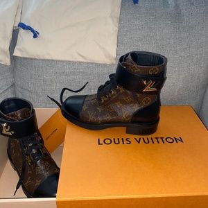 Women Louis Vuitton Boots